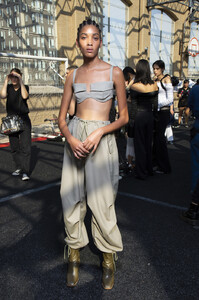 8825578_DionLeeSpring2020BackstagewYRNCQCZlt8x.thumb.jpg.9dccac4a9c2dcd16a8d83c213583b367.jpg