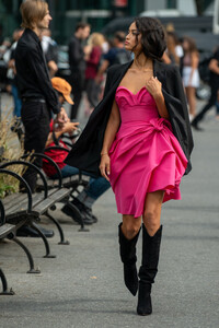 886879089_ShaninaShaikStreetStyleNewYorkFashion-lD09NZW9-jx.thumb.jpg.712c0f96cf4584bedb02172965894c4f.jpg