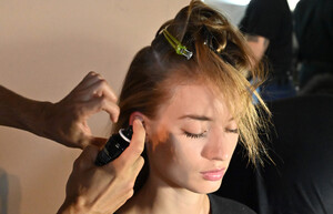 891032552_TRESemmexOscardelaRentaNYFWFu4GtvpGrF7x.thumb.jpg.823a34be75899a47eff05c9bc410f1c4.jpg