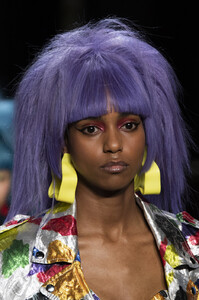89617137_JeremyScottSpring2020Details8vX0cIQqgxKx.thumb.jpg.2fa5b189e8ebafe132ca873485a4d9e1.jpg