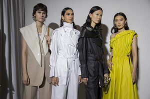 905213818_3.1PhillipLimSpring2020Backstagel2LcFR0zyJcx(1).thumb.jpg.e4744606b2c9e1353cc4ff6300e61a07.jpg