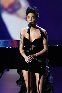 Halsey+71st+Emmy+Awards+Show+YCtee3PnZtSx.jpg