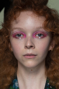908146962_AnnaSuiSpring2020Backstagell2_oec67iDx.thumb.jpg.02bc2f44107938d4bc00150e411904e3.jpg