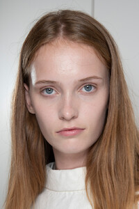 913669341_GucciSpring2020BackstageNanejcDA_eVx.thumb.jpg.4d73f8c225da0c6e1a68f937510b29b0.jpg