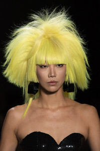 917884387_JeremyScottSpring2020DetailsQ1WIdgu3T3Gx.thumb.jpg.6d107840b3755f01daa48425c2846e6d.jpg