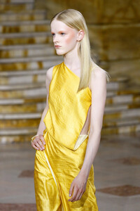918416482_SiesMarjanRunwaySeptember2019NewYorkTMRGtD1prhJx.thumb.jpg.407357c7dd96383ead0b0a25d454a7ee.jpg