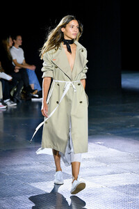 93036064_RagBoneRunwaySeptember2019NewYorkFashion42vYqqwxzL9x.thumb.jpg.1ccb080930341b07c802877d9c87bc79.jpg