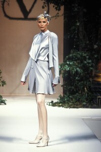 933532111_Valentino1994HauteCouture62.thumb.jpg.ee8da5ce1afa0a99eb7f3011f3871ff4.jpg