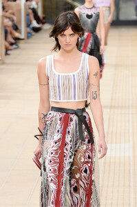933745093_LongchampRunwaySeptember2019NewYorkFashiont06H1e1apuxx.thumb.jpg.17d0f322050476aabc72f15446837e9d.jpg