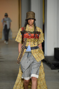 934756066_R13RunwaySeptember2019NewYorkFashionMqouy0uHkoNx.thumb.jpg.612f457613a49096e80374b14d5eff06.jpg