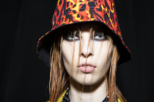 935042750_R13BackstageSeptember2019NewYorkFashionIc-ZKrWxF_Sx.thumb.jpg.5370ec4c8df0c9805f58772d4766dd80.jpg