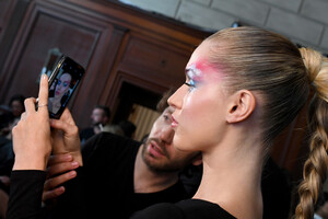 Christian+Siriano+Backstage+September+2019+IgDJiOnSqMAx.jpg