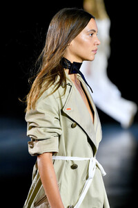 954334305_RagBoneRunwaySeptember2019NewYorkFashionamjdw7iN3OOx.thumb.jpg.d830aca9ce3e7fa8b2b90a8f4c4814cc.jpg