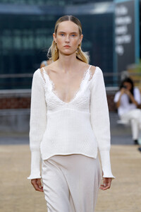 95605629_JonathanSimkhaiRunwaySeptember2019NewYcqK527GOiJx.thumb.jpg.4527c842094e1f3e50d835f51b41f87f.jpg