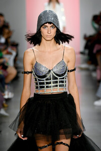 956661870_LovePrettyRunwaySeptember2019NewYorkjf6LZFMQNXzx.thumb.jpg.329ec14a1619c08d48ed45166a417542.jpg