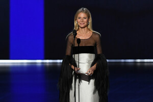 Gwyneth+Paltrow+71st+Emmy+Awards+Show+s3vsu5DjiYwx.jpg