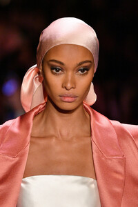 974453632_BrandonMaxwellRunwaySeptember2019NewK4Kzf_HD1vhx.thumb.jpg.c9b150d50268b066d5e0e63af9464dbe.jpg