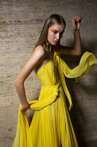 Oscar+de+la+Renta+Spring+2020+Backstage+hv5mC2zOIuFx.jpg