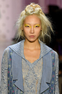 987706457_AnnaSuiRunwaySeptember2019NewYorkFashionXLZak6RE9oPx.thumb.jpg.2f5acd1bdf845075abc593bd2488c117.jpg