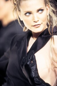 988009618_JeanPaulGaultier1993WomenRTW27.thumb.jpg.386962a7da4c388e5fdb54d90d674ed5.jpg
