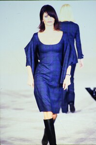 988231772_marc-jacobs-fw-1995-helena-christensen(3).thumb.jpg.d2f1413e08a98cfbbf6b16eeba8c8499.jpg