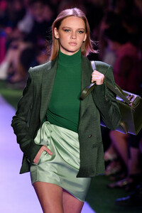 990745001_BrandonMaxwellRunwaySeptember2019NewEHWpACpxytmx.thumb.jpg.05b8331ddbf734a1f48807aa630f62a7.jpg