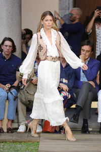 Etro+Runway+Milan+Fashion+Week+Spring+Summer+R7eyK3BQ8vix.jpg