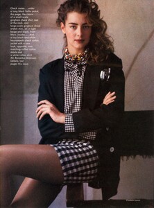 994961550_USVogueJanuary1988ANewWayWithJacketsElisabethNovick.thumb.jpg.71f4a7cf42541e94f1d8c61b19fb7674.jpg