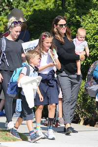 Jennifer+Garner+kids+out+aaXeeDHfHXgx.jpg