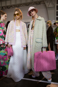 Fendi+Spring+2020+Backstage+RN9OEFX26qmx.jpg