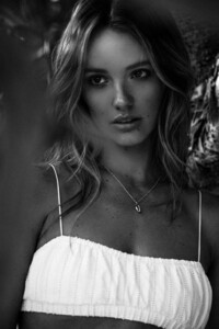 BILLABONG_BROOKE_LR-21_1024x1024_2b724c26-9011-4180-9878-ab6960442366.thumb.jpg.652303835586f0d1e6b3dfb381446a50.jpg