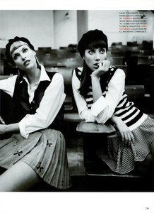 Campus_Meisel_Vogue_Italia_March_1994_04.thumb.png.9677e8c205b4833ff0dee372a3b95707.png