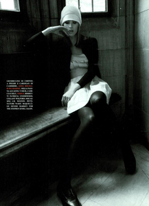 Campus_Meisel_Vogue_Italia_March_1994_11.thumb.png.0da611aa0b6b1d081c5863ad491ac41a.png