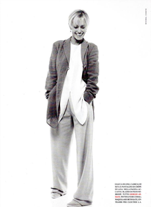 Chic_Comte_Vogue_Italia_March_1994_07.thumb.png.c733bf37f87fd650c912e8a4d549f2c3.png