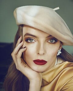 Jodie-Comer-Town-Country-Magazine-2019-003.jpg