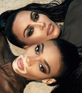 Kim-Kardashian-Winnie-Harlow-KKW-Beauty-Campaign02.jpg