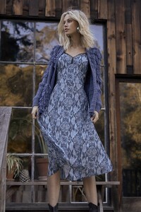 LA-Women-Blue-Snake-Print-Midi-Dress-Lifestyle.thumb.jpg.cdc1146b28f9a160391044463ea27034.jpg
