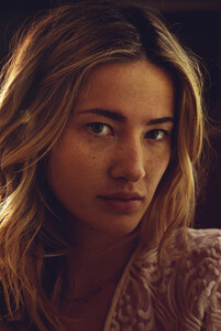 LADYGUNN-ALANA-10.thumb.jpg.bd338a4452cf7c7a9d7f38dfd9f58d1b.jpg