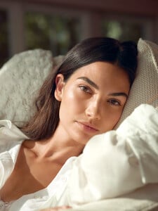 Lily-Aldridge-Talks-About-Her-New-Fragrance-Line.thumb.jpg.e138d9e49b6ac7c2e008b498a7b124da.jpg