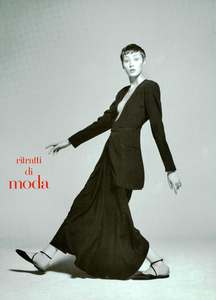 Ritratti_Comte_Vogue_Italia_March_1994_01.thumb.png.4bef8ce8515da55f54f7b5c89c1b5e8f.png