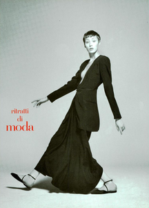 Ritratti_Comte_Vogue_Italia_March_1994_01.thumb.png.936e2d1d21f04713e387dbc7e2e97d99.png