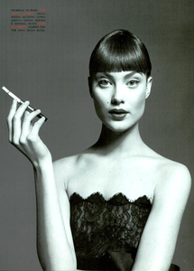 Ritratti_Comte_Vogue_Italia_March_1994_02.thumb.png.14523d303f35f15b2bd153c73596f0d4.png