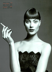 Ritratti_Comte_Vogue_Italia_March_1994_02.thumb.png.f3fc8723f2642ad7367c403796677d6a.png