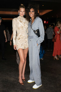 Toni_Garrn_Cindy_Bruna.thumb.jpg.6131935c20fed09e5deadc18b709cd1a.jpg