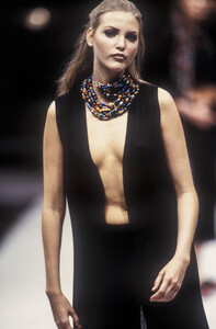 alberta-ferretti-ss-1993-3.thumb.jpg.476ec4ac4c1a46371e64ae508d3a89bf.jpg