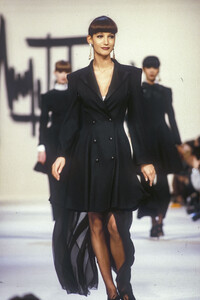 angelo-tarlazzi-fw-1989-1.thumb.jpg.7e556189b5acf09167a0d0e81131c8c9.jpg