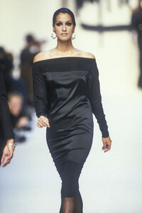 angelo-tarlazzi-fw-1992-7.thumb.jpg.a2fb32536353ab5c082a392a43b92b5f.jpg