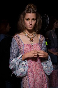 anna-sui-bks-g-rs20-0088.thumb.jpg.f4877b42f80fca65288d3b1c03ebbdfd.jpg