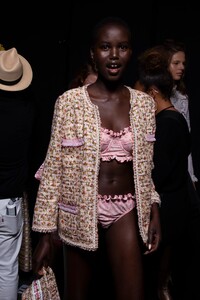 anna-sui-bks-g-rs20-0230.thumb.jpg.4928f9ffbaf01a458e37879ac838e7e8.jpg
