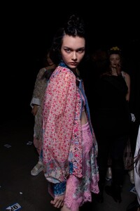 anna-sui-bks-g-rs20-0267.thumb.jpg.92414e0369c2f5d939c5804b8e78f94b.jpg